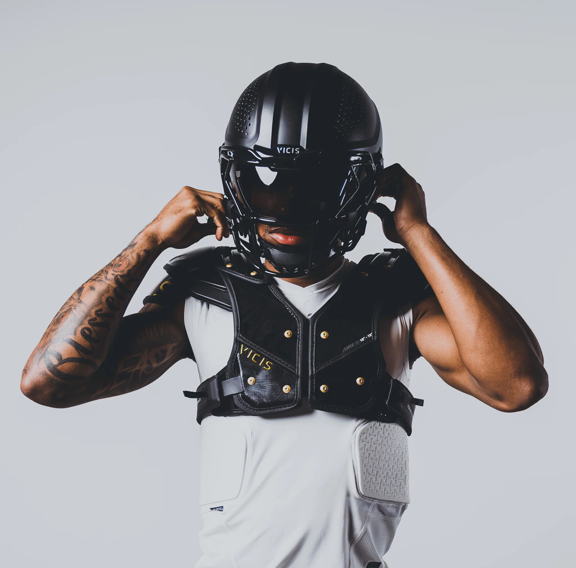 vicis-arc-shoulder-pads-skill-elite
